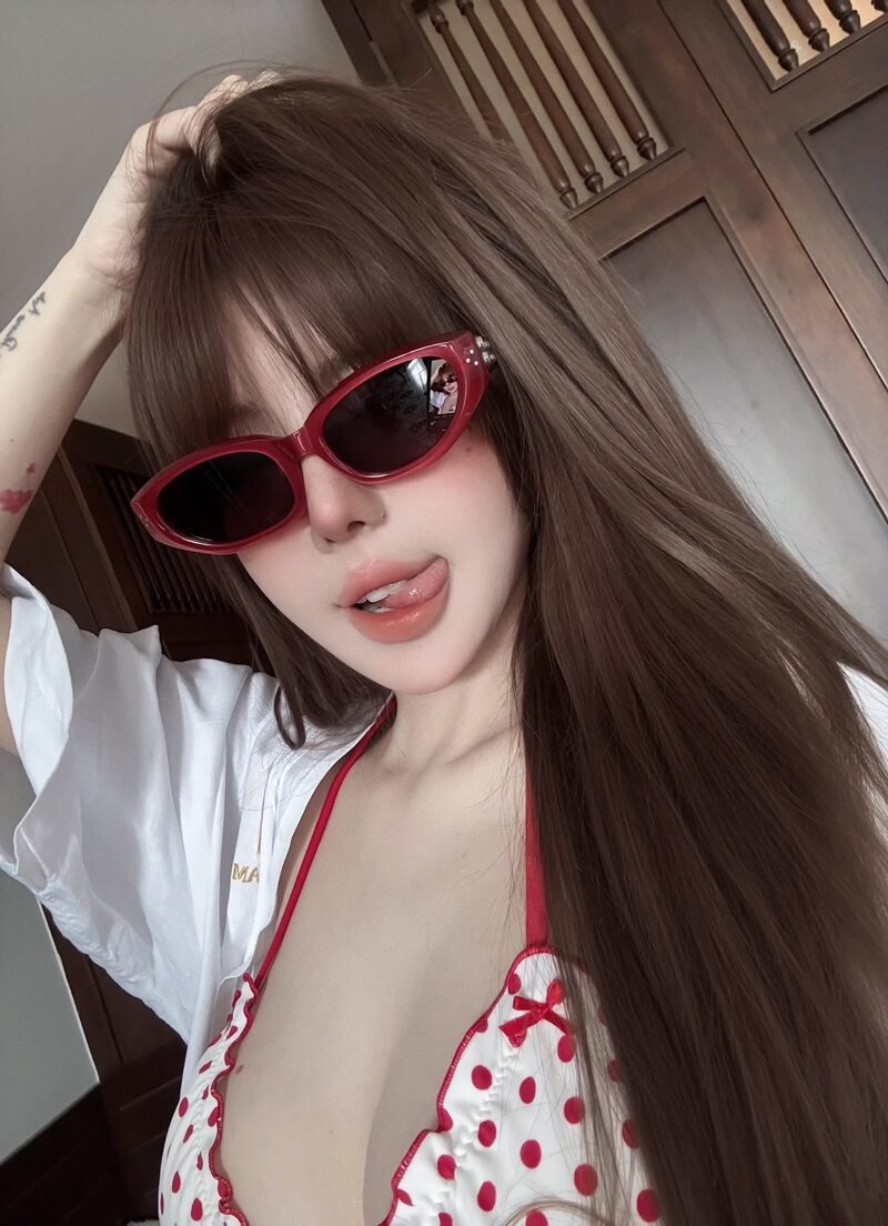 Mai Phương Bùi bikini 18+