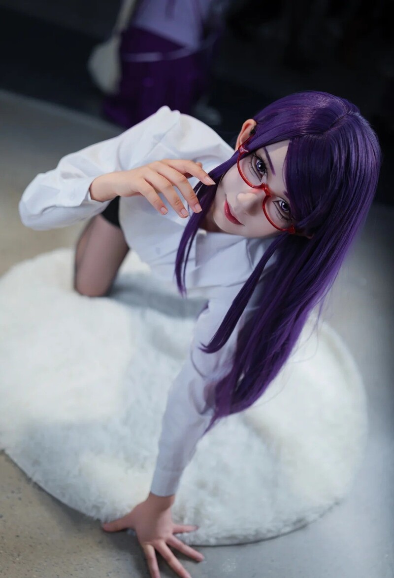 ảnh Rize Kamishiro nhìn