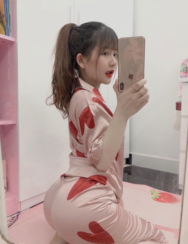 ảnh gái mông to