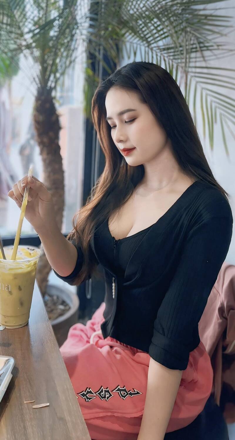 ảnh vú bự