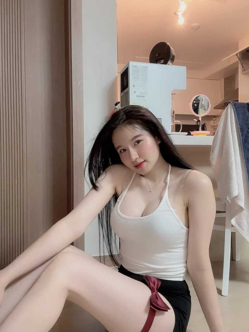 gái xinh ngực khủng