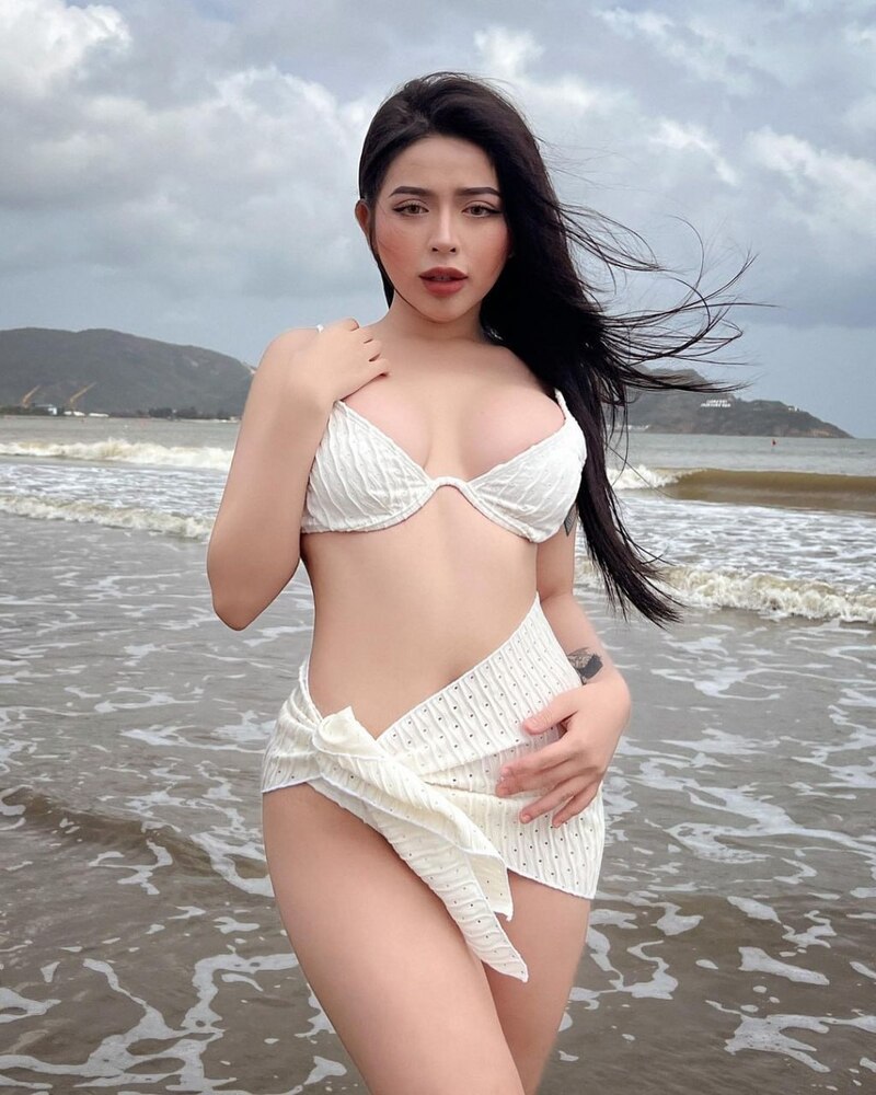 gái xinh vú to phổng phao
