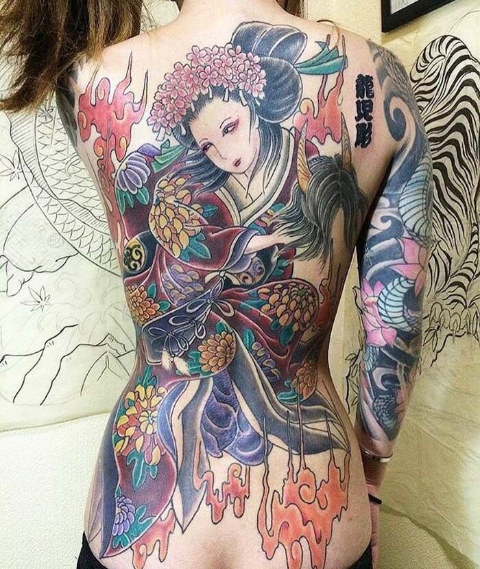 hình xăm kín lưng 1