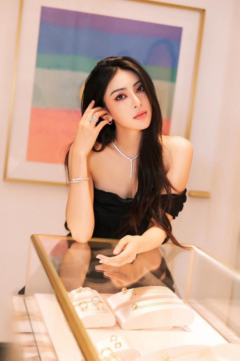 linh trương mặc sexy
