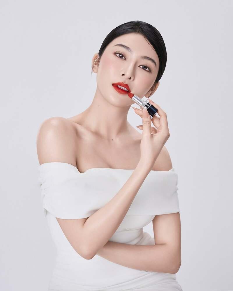 linh trương trang điểm