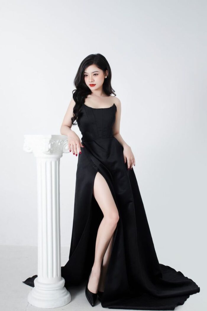 Ảnh tiktoker Linh Châu sexy váy dài