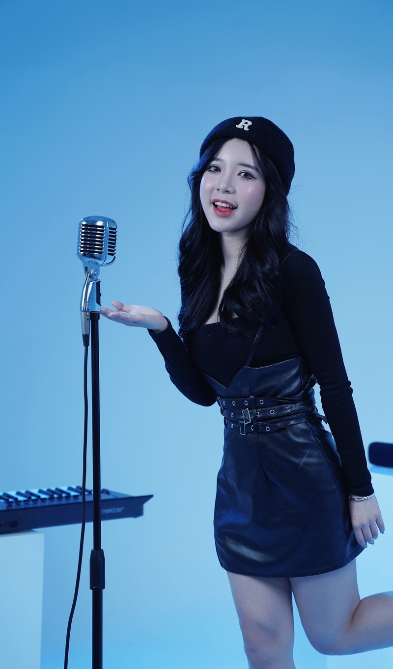 ảnh Linh Hương luz hát