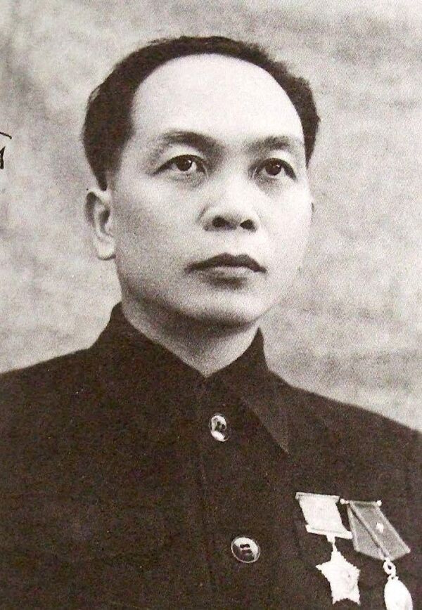 ảnh chân dung đại tướng võ nguyên giáp