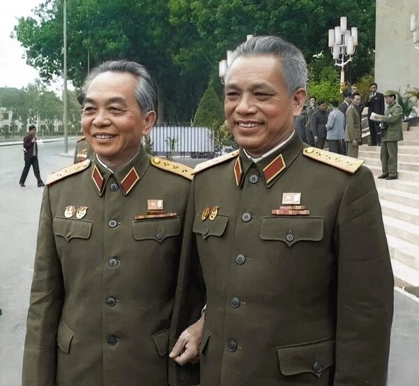 ảnh võ nguyên giáp và văn tiến dũng