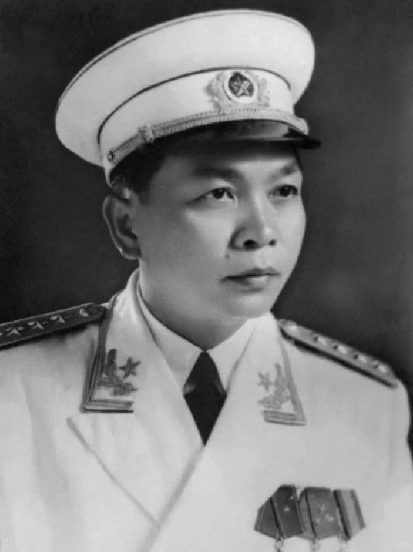 chân dung võ nguyên giáp