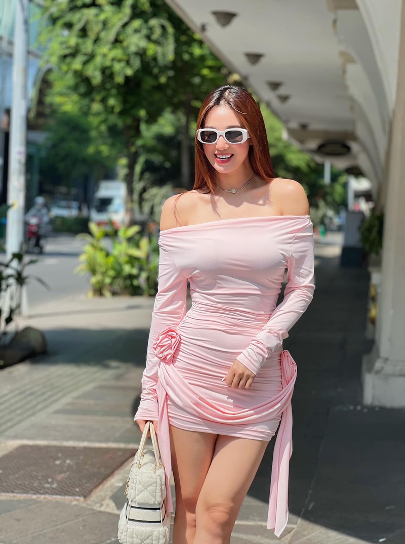 gái mặc body gợi cảm