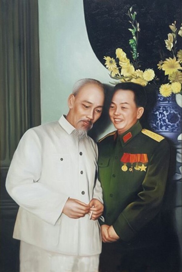 hình ảnh bác hồ và đại tướng võ nguyên giáp