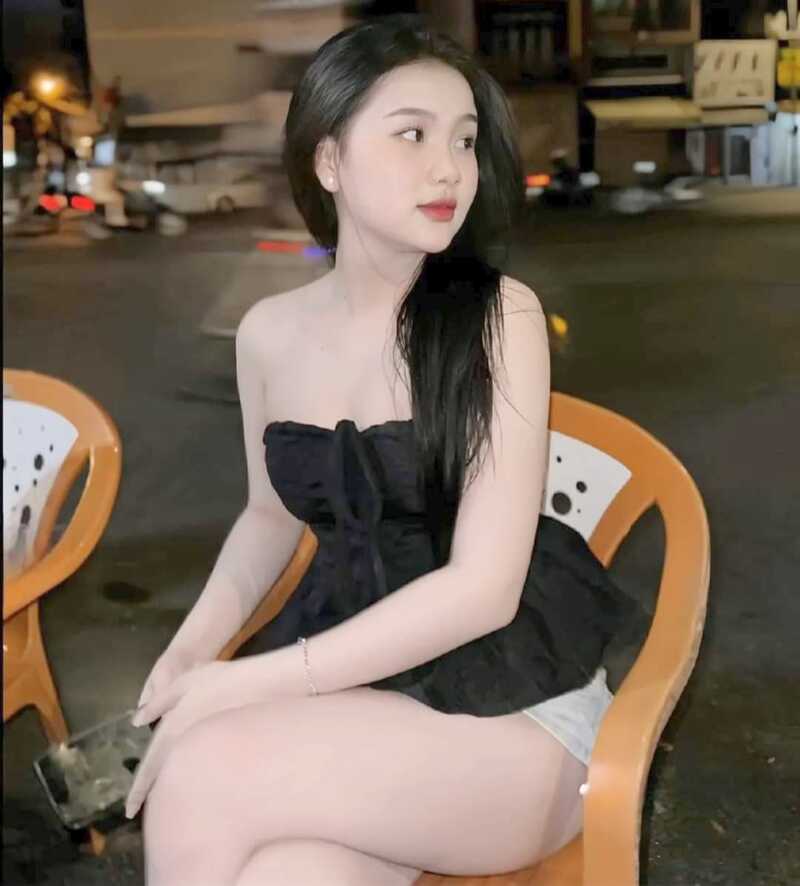 hình anh gái xinh mặc quần ngắn ngắm trai