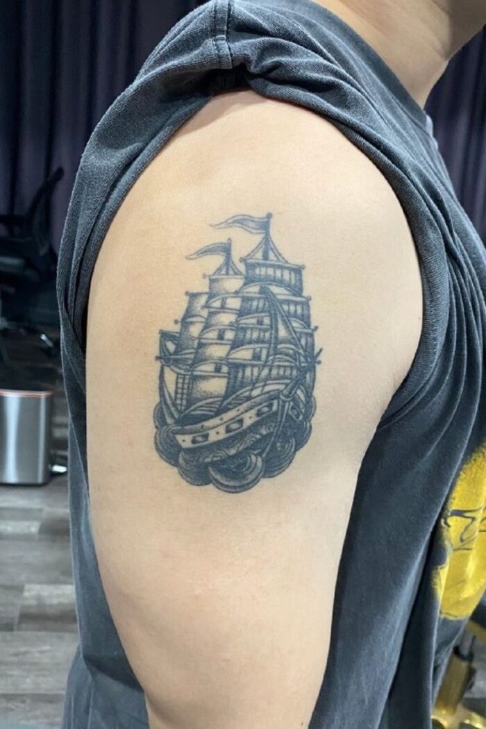 hình xăm thuyền buồm độc đáo