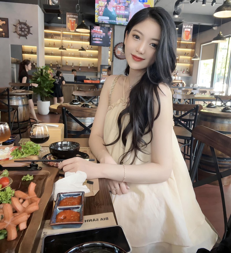 Ảnh Mai Như Hoàng ăn trưa