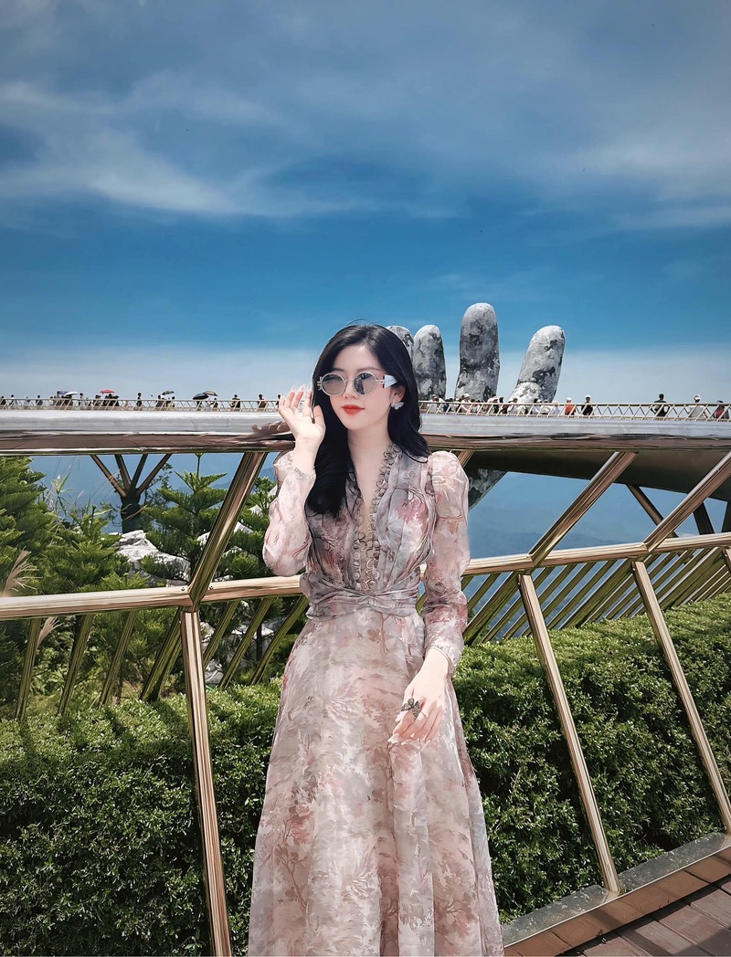 Ảnh Mai Như Hoàng đeo kính