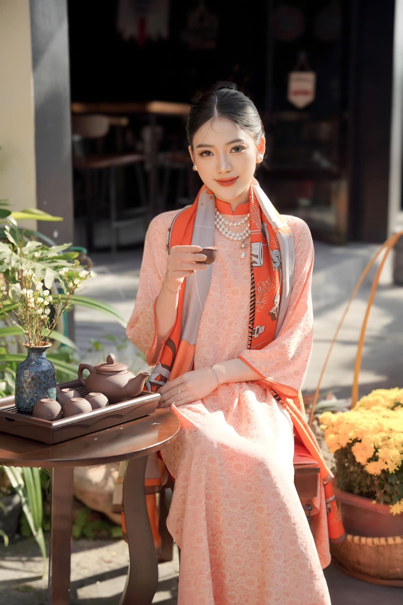 Ảnh Mai Như Hoàng mặc áo dài