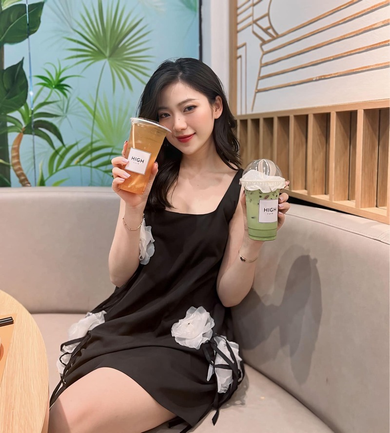 Ảnh Mai Như Hoàng mặc sexy đơn giản