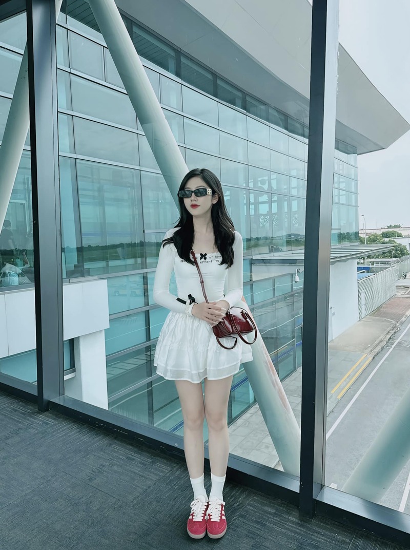 Ảnh Mai Như Hoàng ở sân bay