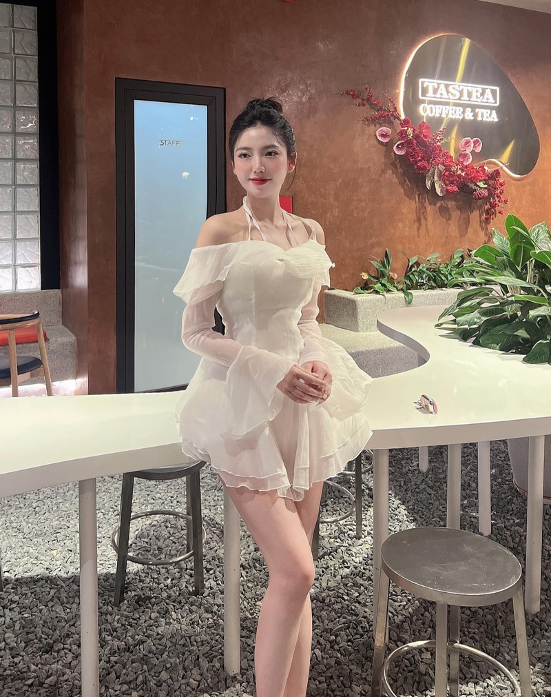 Ảnh Mai Như Hoàng sexy khi diện váy trắng