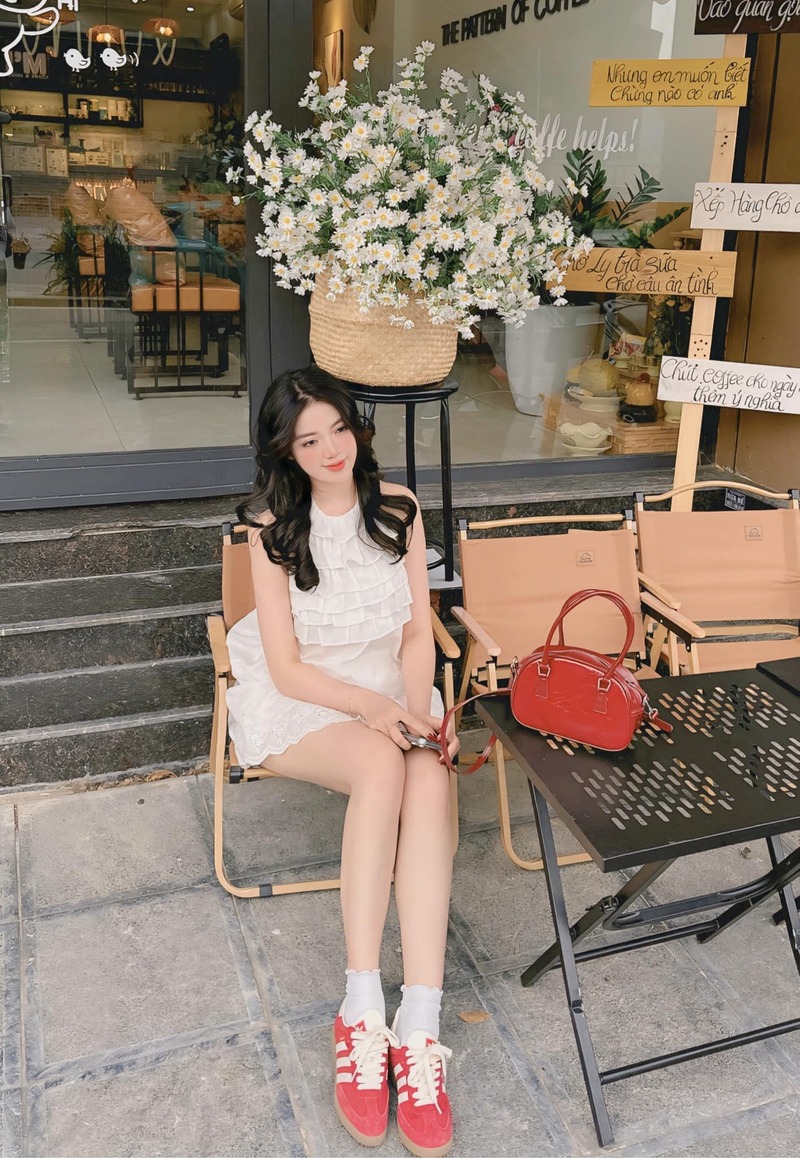 Ảnh Mai Như Hoàng sexy tại quán cà phê