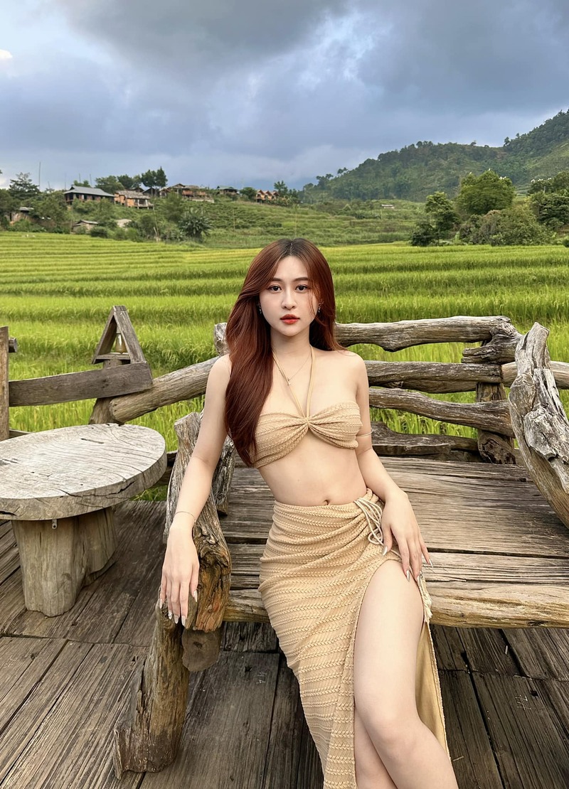 Ảnh Phùng Phương Anh mặc váy sexy