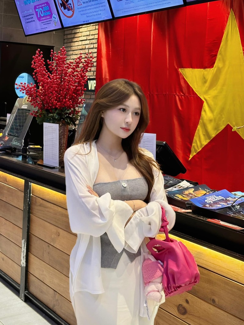 Ảnh Phùng Phương Anh sexy đơn giản
