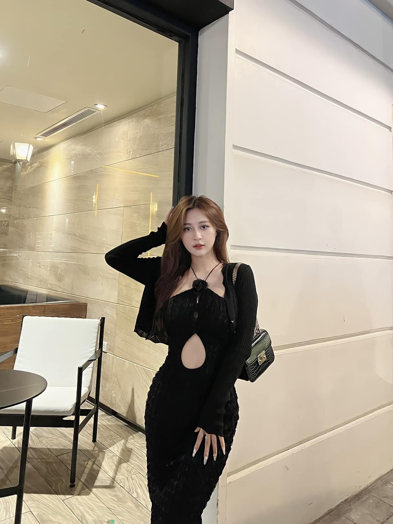 Ảnh Phùng Phương Anh sexy với đầm đen