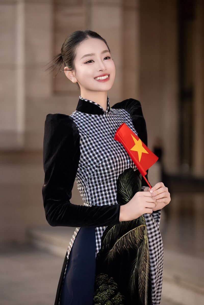 Ảnh gái xinh cầm cờ 13