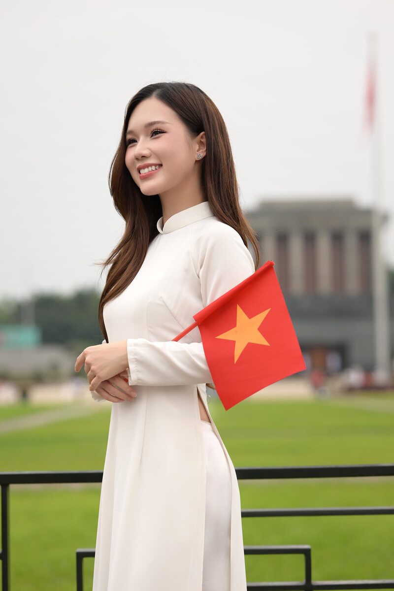 Ảnh gái xinh cầm cờ 14