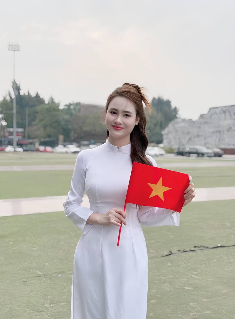 Ảnh gái xinh cầm cờ 20