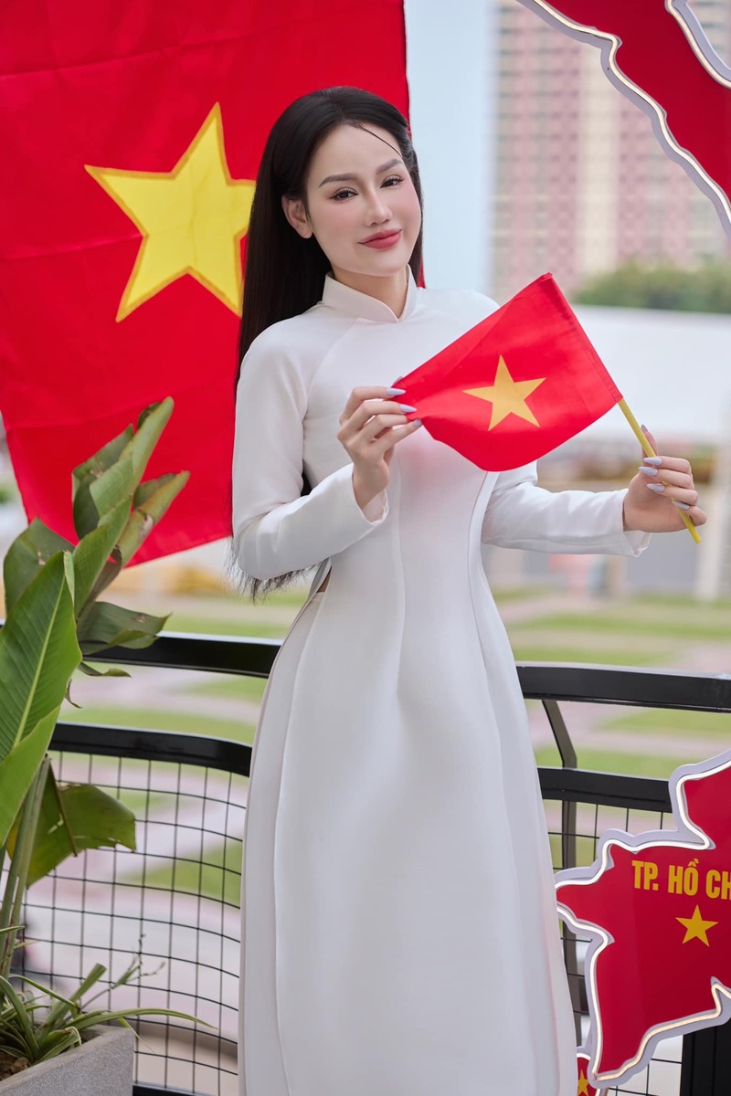 Ảnh gái xinh cầm cờ 22