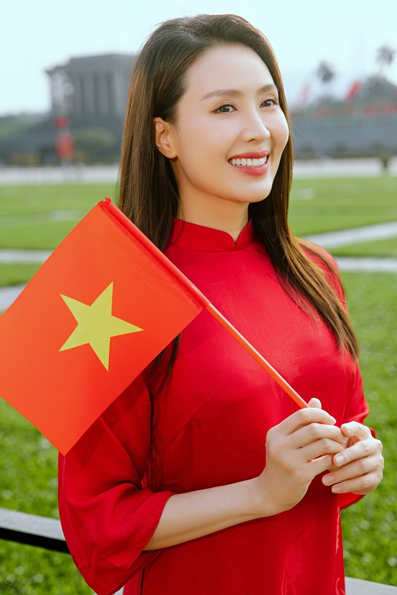 Ảnh gái xinh cầm cờ 26