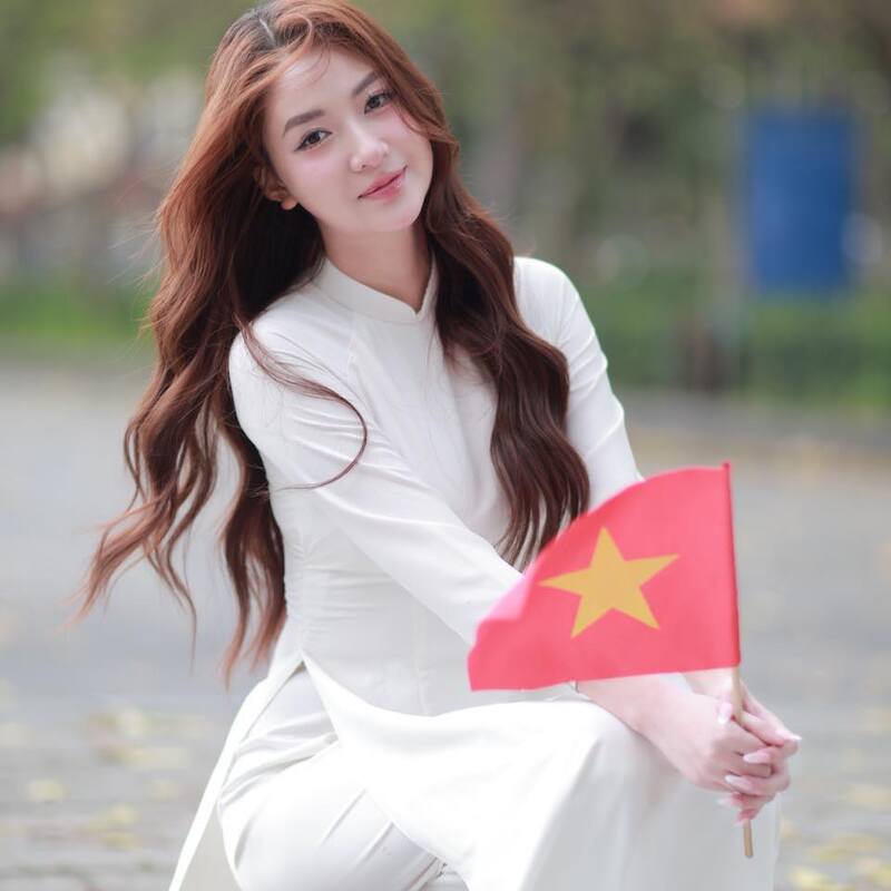 Ảnh gái xinh cầm cờ 3