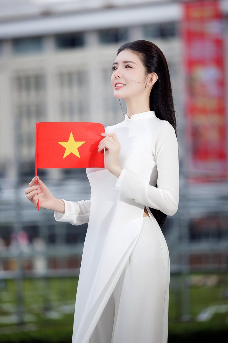 Ảnh gái xinh cầm cờ 8