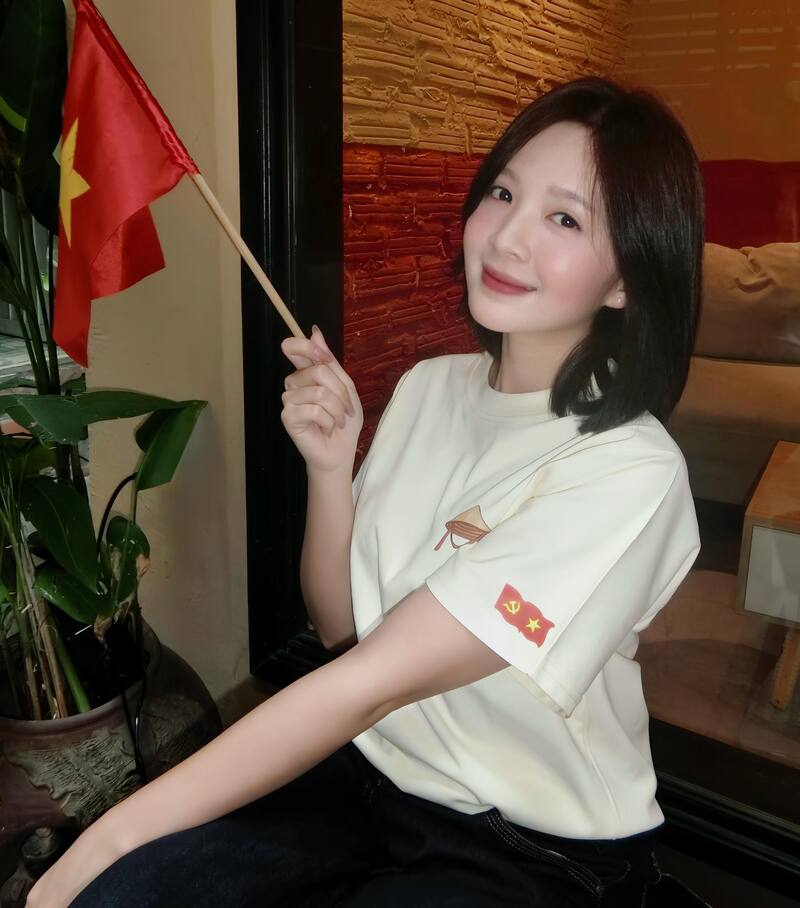 Ảnh gái xinh cầm cờ 9