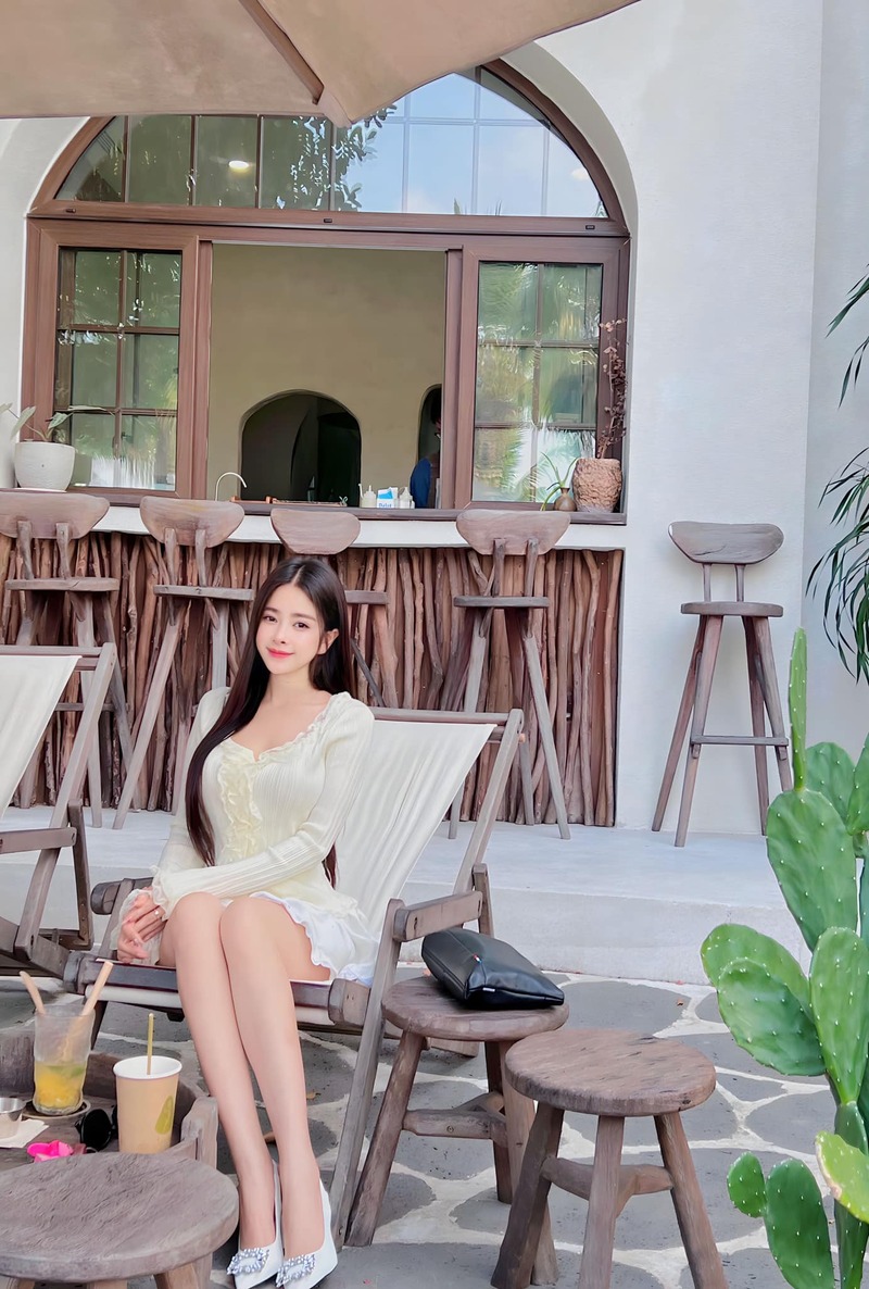 Ảnh gái xinh chân dài nuột nà