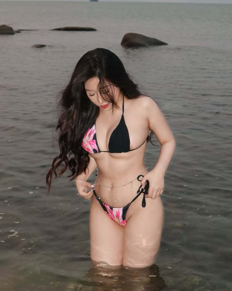 Ảnh hotgirl trà giang tắm biển