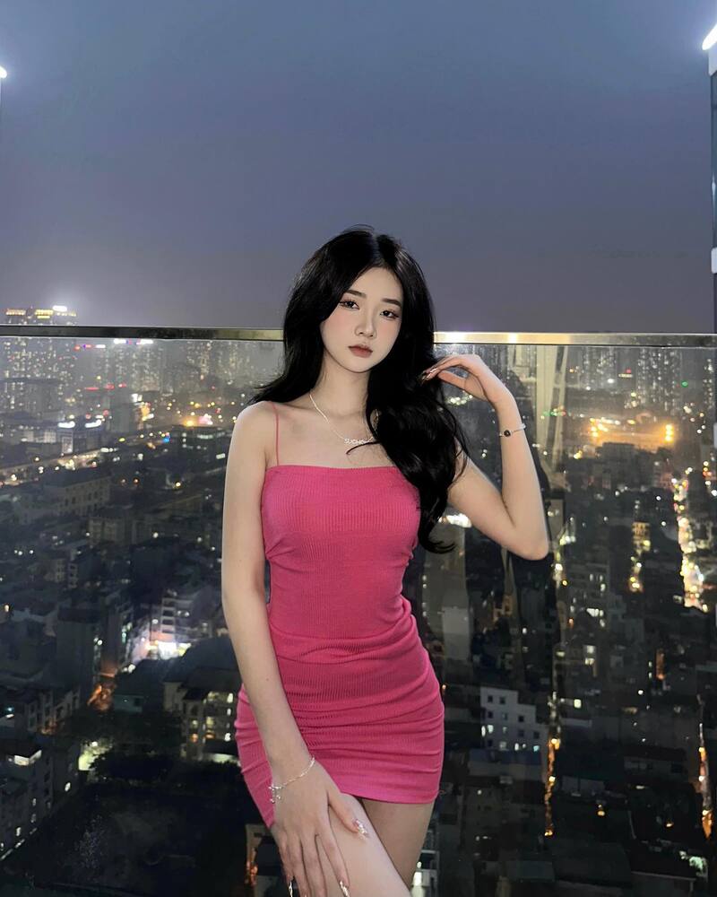 ảnh gái mặc bó sát