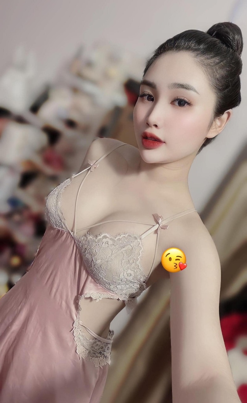 ảnh gái mặc đồ ngủ