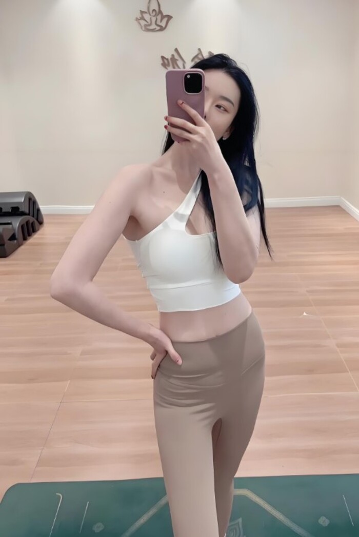 ảnh gái trung tập yoga