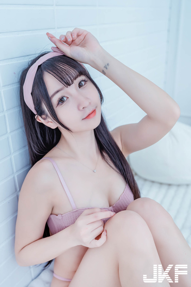 ảnh gái xinh bikini mịn màng