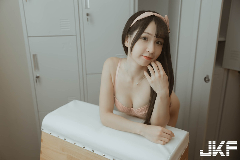 ảnh gái xinh bikini trắng mịn