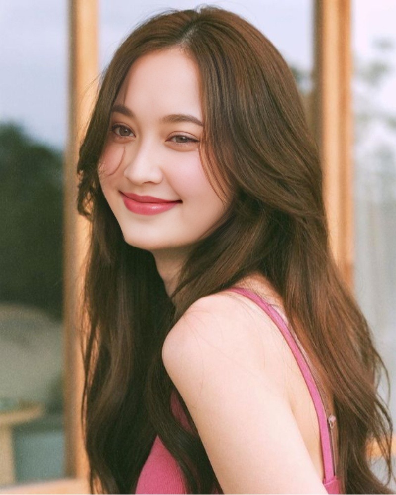 Ánh nhìn ngọt ngào cùng nụ cười mê hoặc
