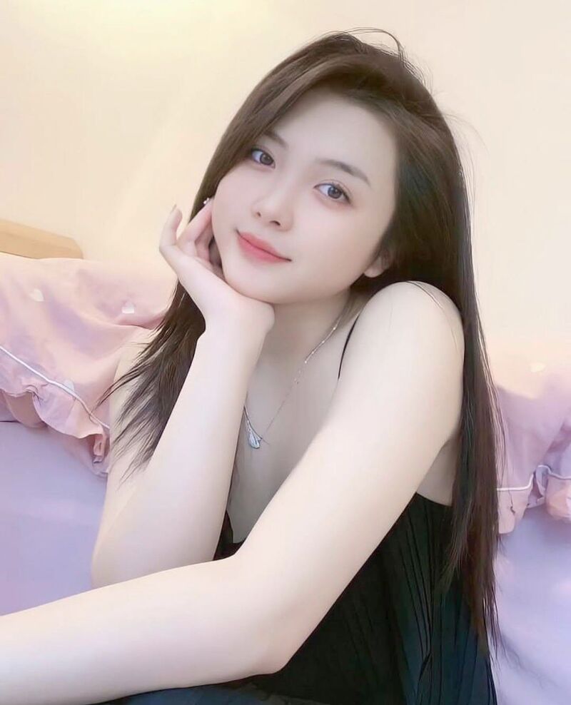 Gái xinh cười tự nhiên đầy cuốn hút và dễ thương