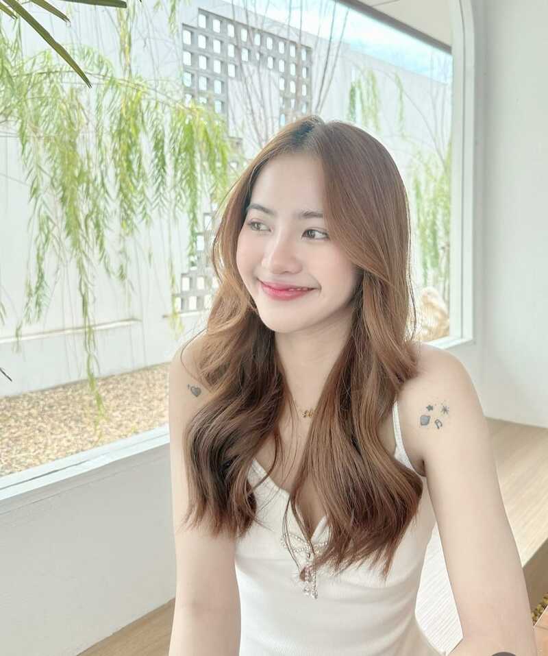 Một nụ cười cũng đủ khiến cả khung hình bừng sáng
