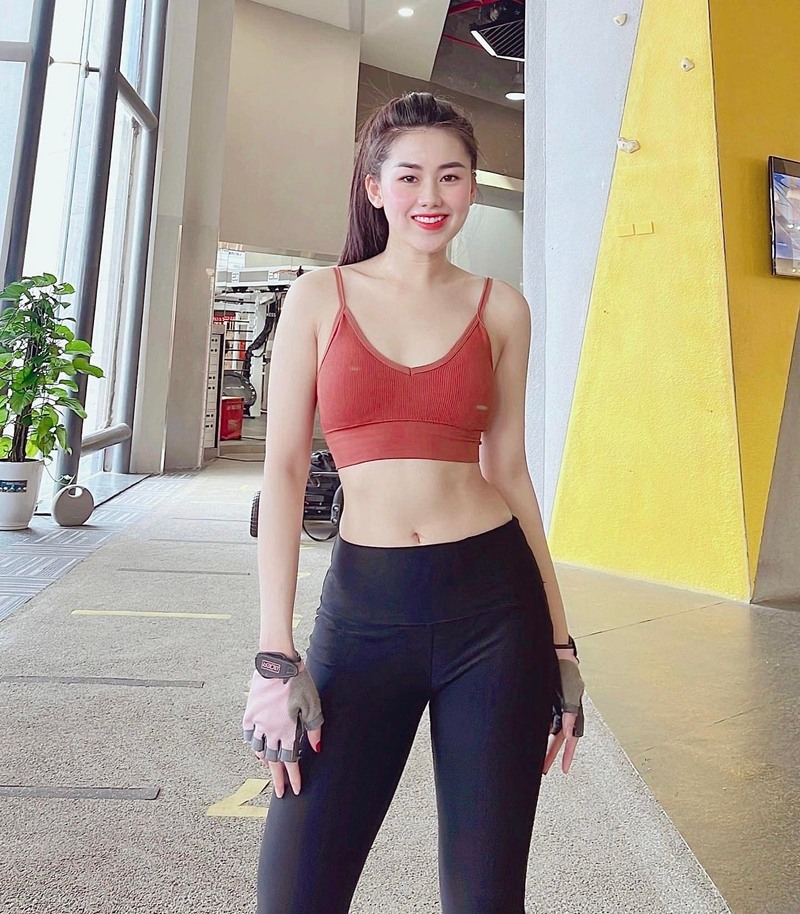 ảnh gái xinh vtv body nét căng