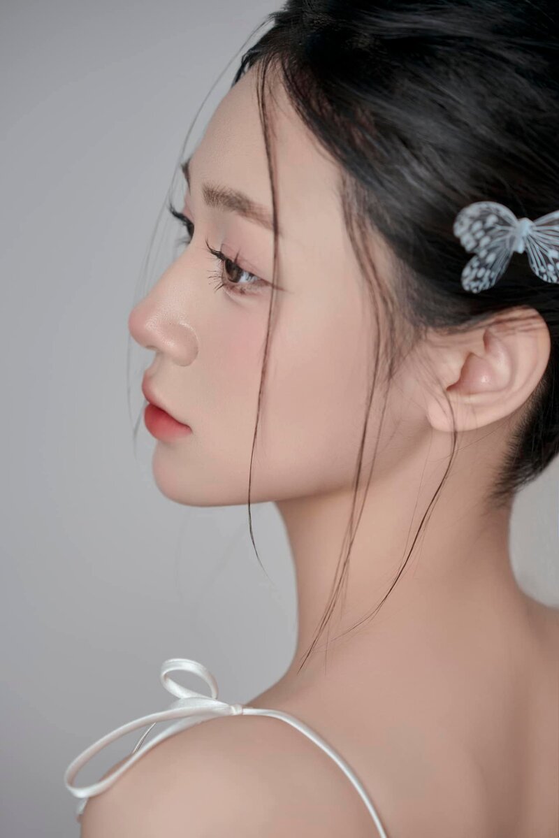 ảnh mặt nghiêng trần hà linh