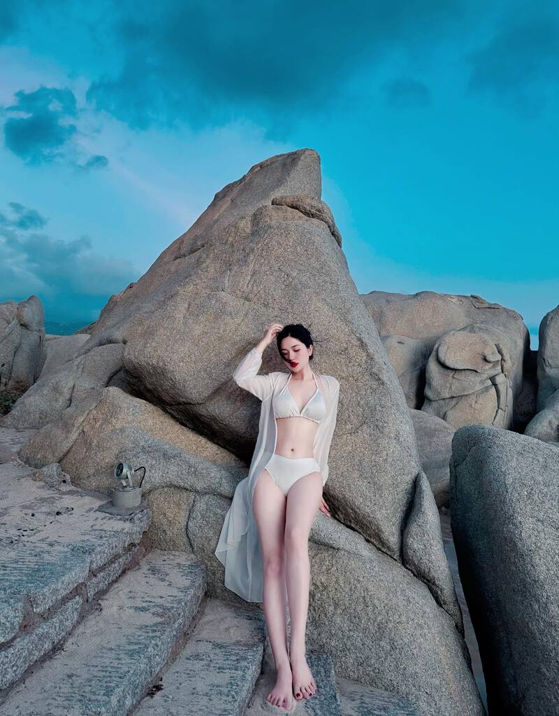 gái xinh bikini