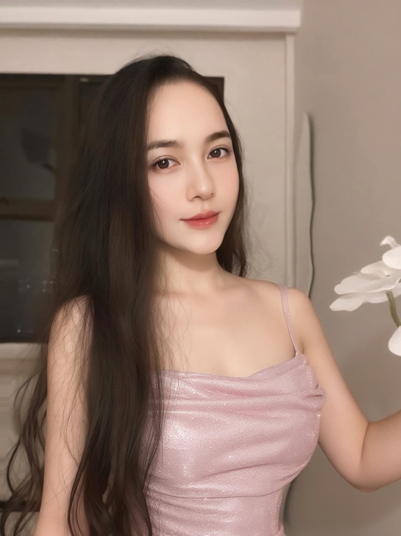 gái xinh mặc váy ngắn